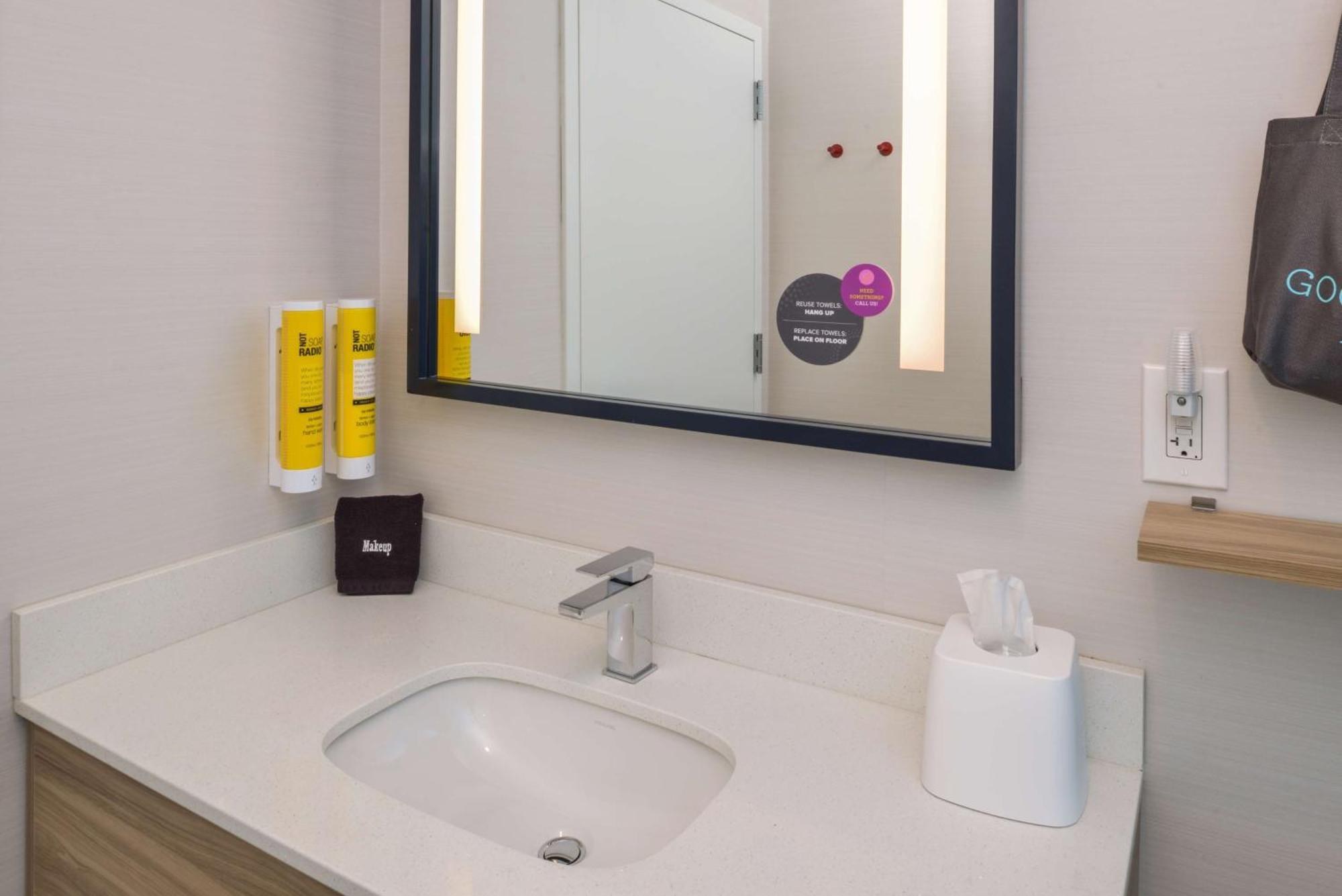 Tru By Hilton West 3*