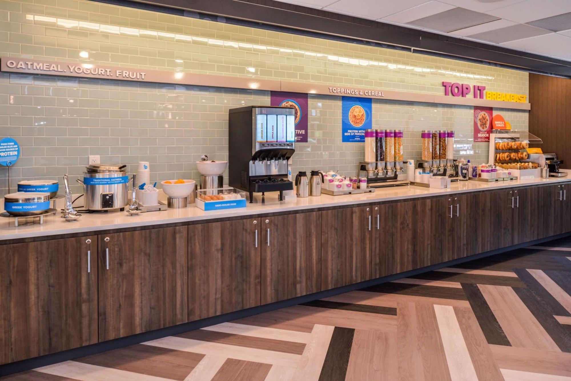 Hotel Tru By Hilton West